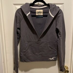 Hollister hooded fitted pullover sweatshirt